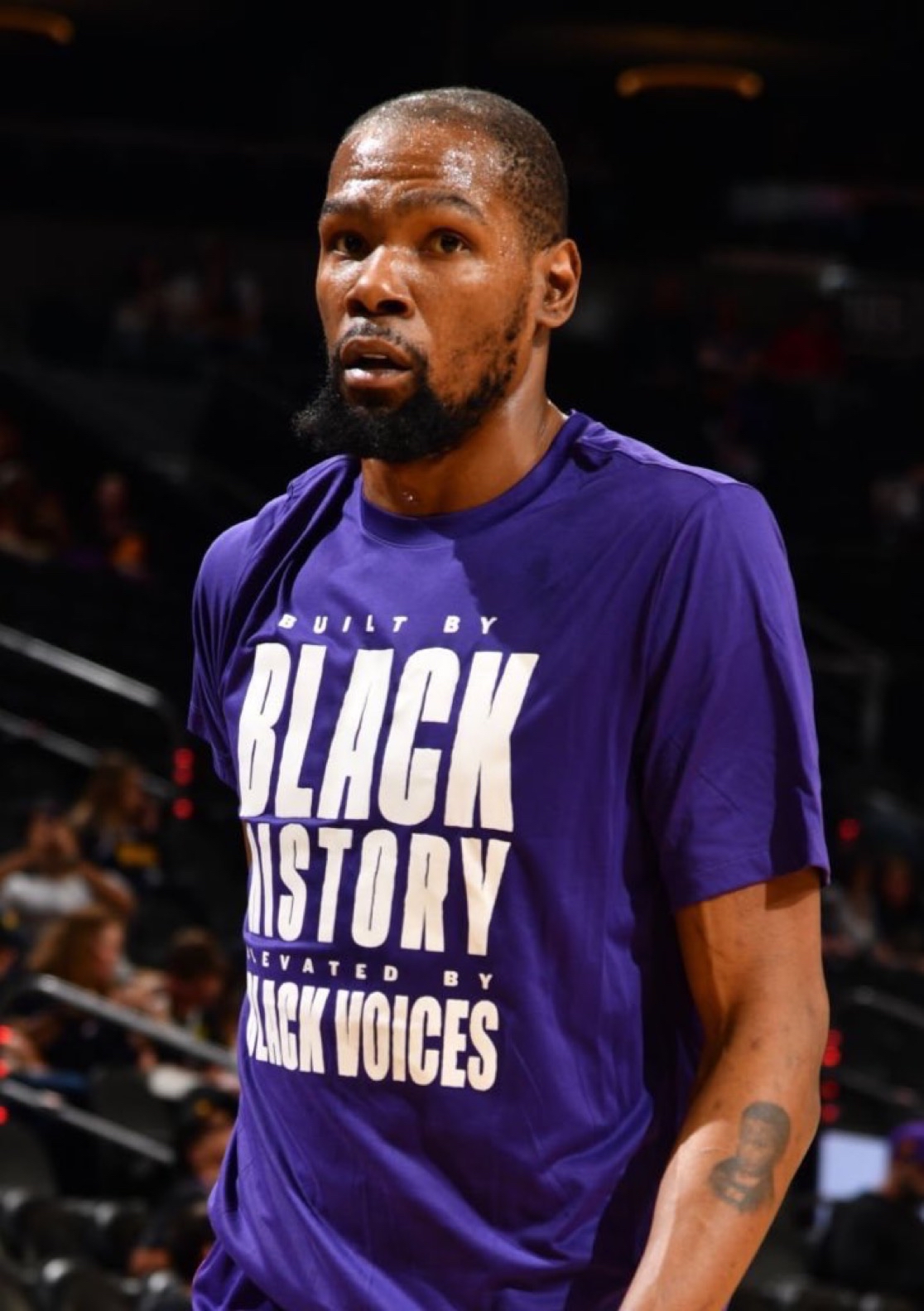 他所效力的 他所效力的