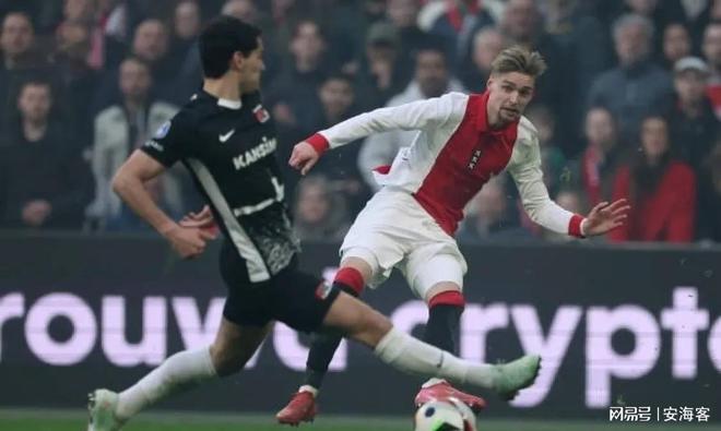 球员层出不 球员层出不